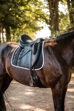 Horze Luminox Reflektierende Schabracke 6 Horze Luminox Reflektierende Schabracke -Reitsportbedarf 17431 BL 3