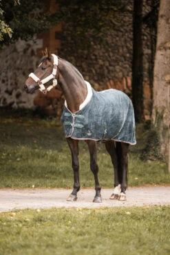Horze Leigton Teens Collection Fleece Abschwitzdecke Mit Kunstfellkragen -Reitsportbedarf 24442 udgr 04