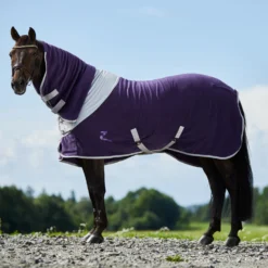 Horze Turin Fleece-Abschwitzdecke Mit Halsteil 12 Horze Turin Fleece-Abschwitzdecke Mit Halsteil -Reitsportbedarf 24658 PU 1