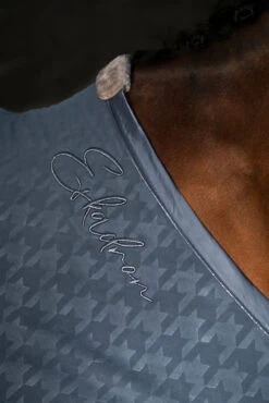 Eskadron Essence 22/23 Fleece Stamp Abschwitzdecke -Reitsportbedarf 342553 DLB 4